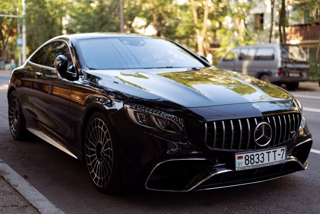 black mercedes benz s class car